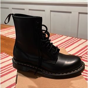 Brand new women’s dr martens never worn